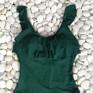 CUPSHE DARK GREEN RUFFLE ONE-PIECE SWIMSUIT Green / XXL